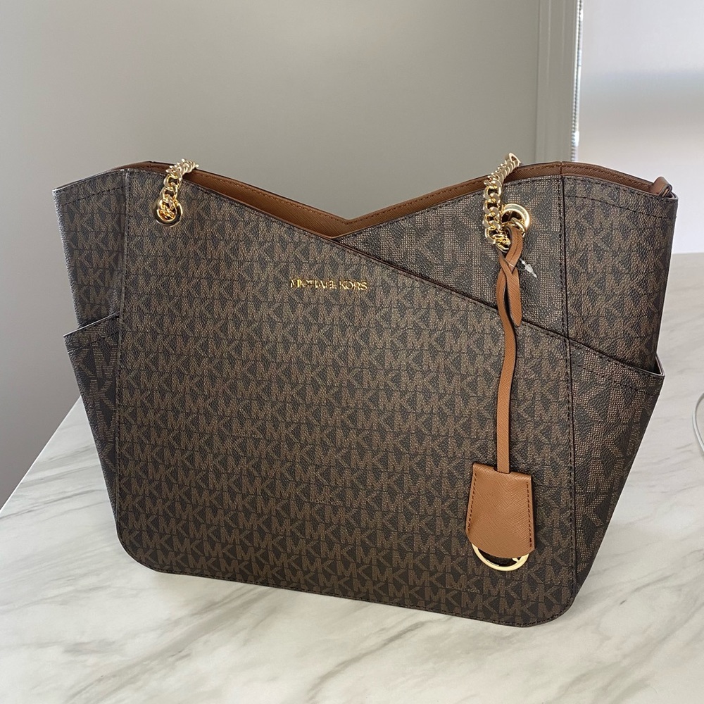 NWT Jet Set Large Shoulder Bag